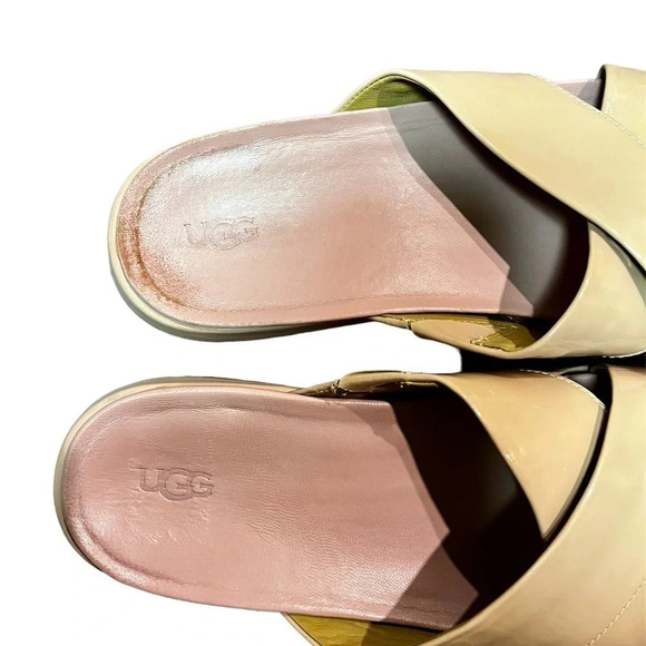 UGG • Emily Patent Leather Slide Sandal • Size 8.5